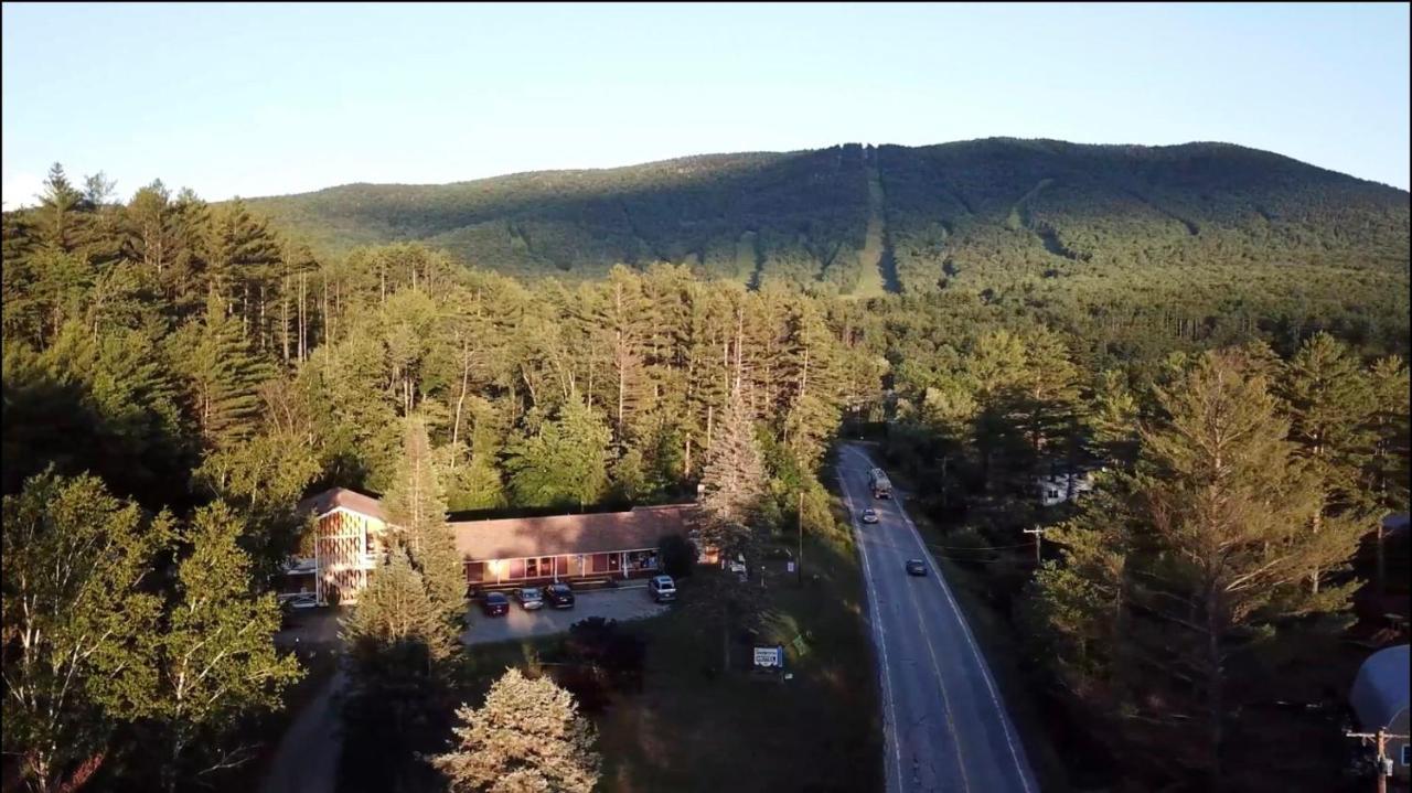Snowdon Chalet Motel Londonderry Екстериор снимка