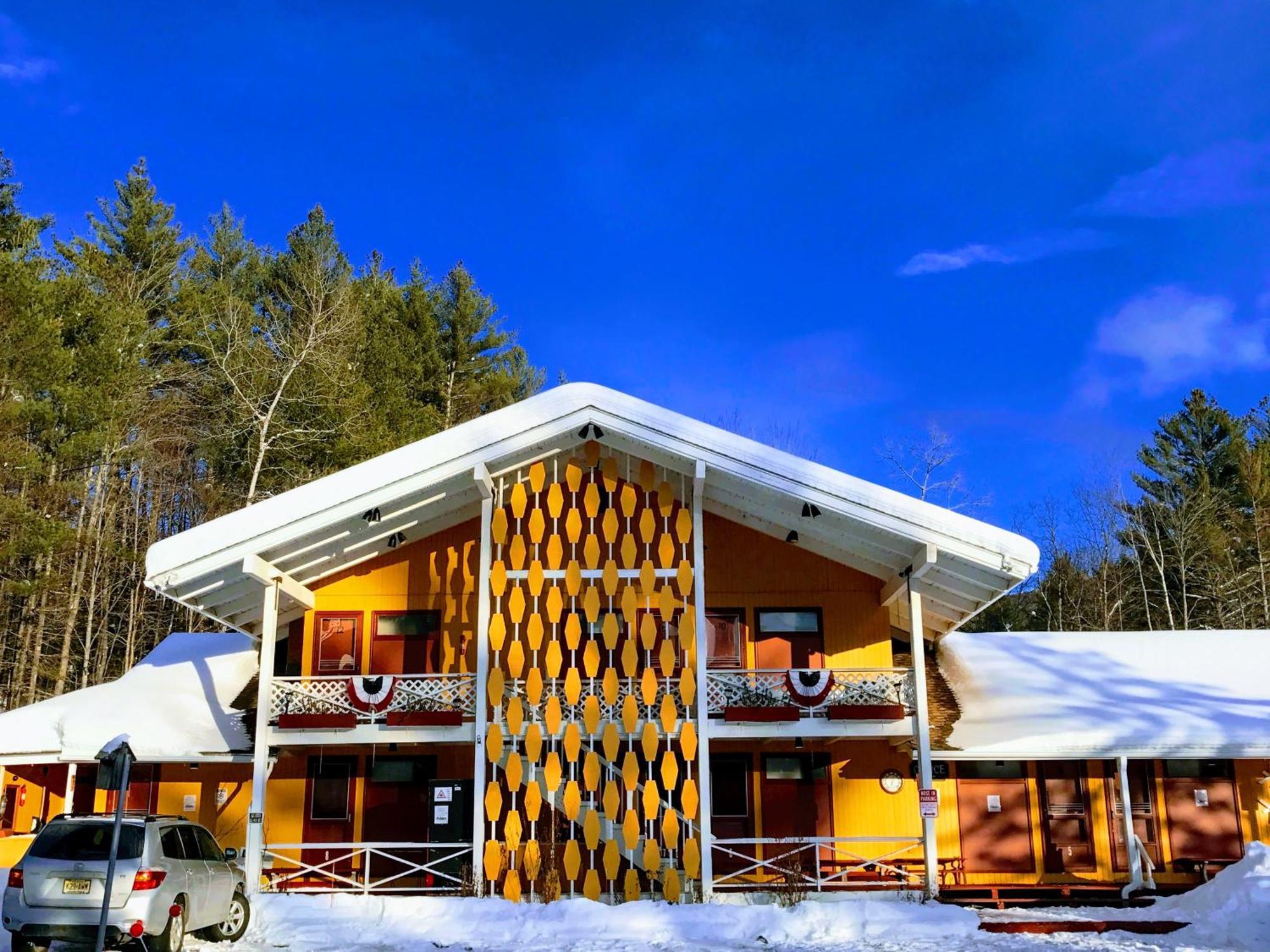 Snowdon Chalet Motel Londonderry Екстериор снимка